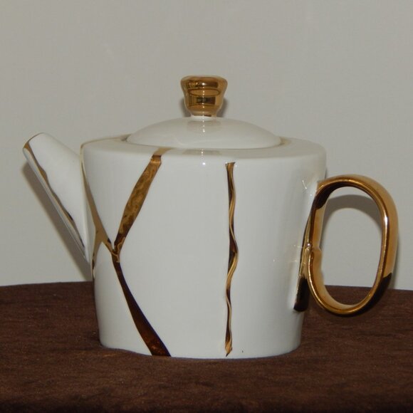 Piccole Ore Porcelain Teapot w/ Lid White Gold Trims New - Picture 7 of 11